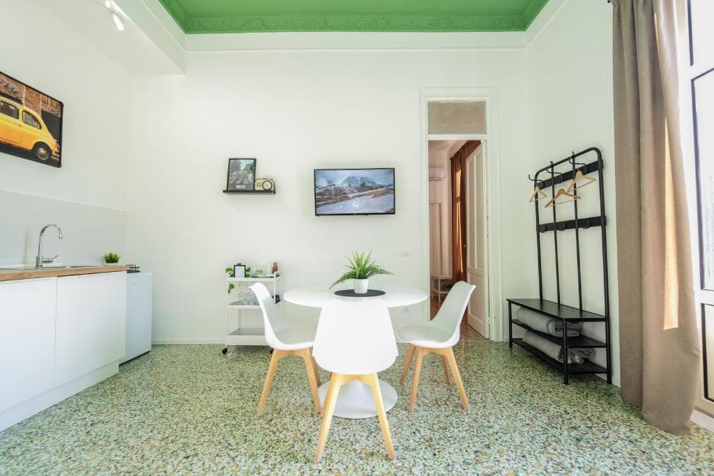 Il Salotto Verde — soggiorno con soffitto affrescato